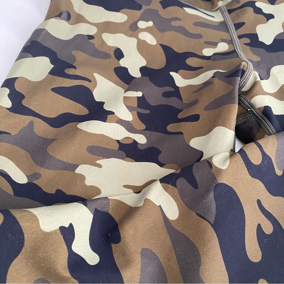 ☀️ SUMMER CLEARANCE ☀️ ZYIA | Camo Light n Tight leggings | Size 2 - Picture 2 of 7